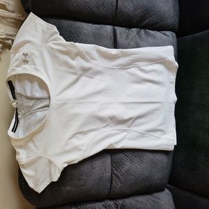 Under armor top, like new
